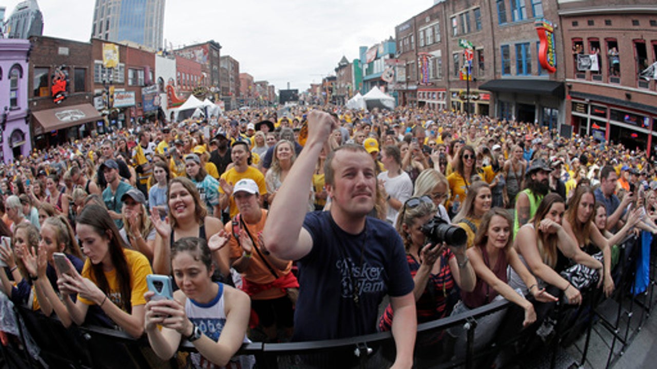 'Epic week': Hockey, country music collide in Nashville